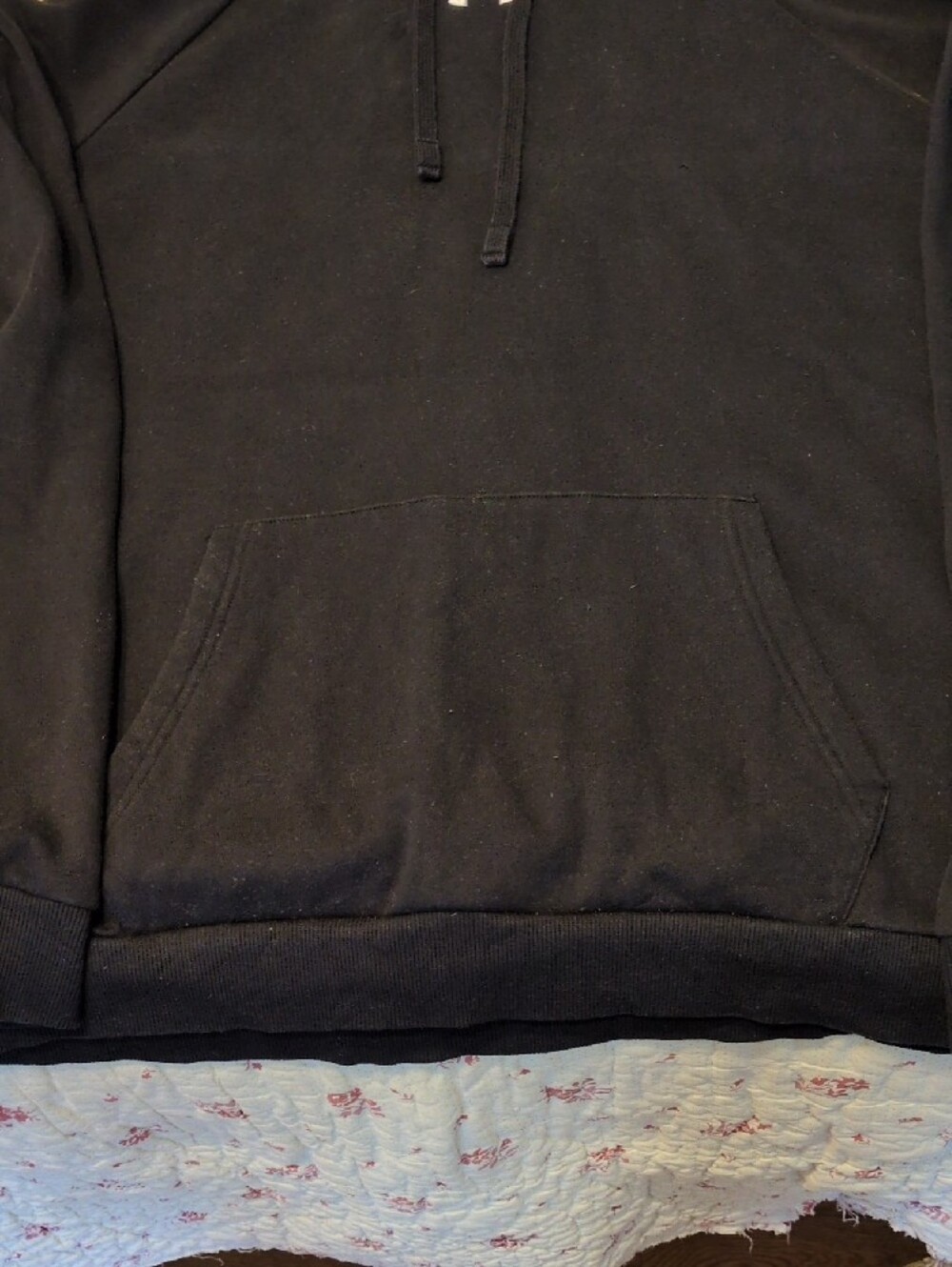 Under Armour Men’s Black Crewneck Hoodie with Logo And Kangaroo Pocket - Picture 6 of 8